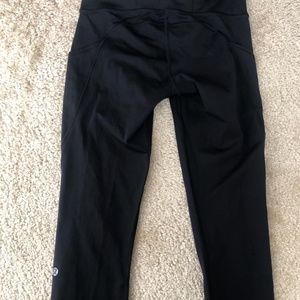 LULULEMON Cropped Capri Pants Women Size 6 Black - NEW without tags